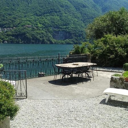 House On The Lake Shore Of Laglio Exteriör bild