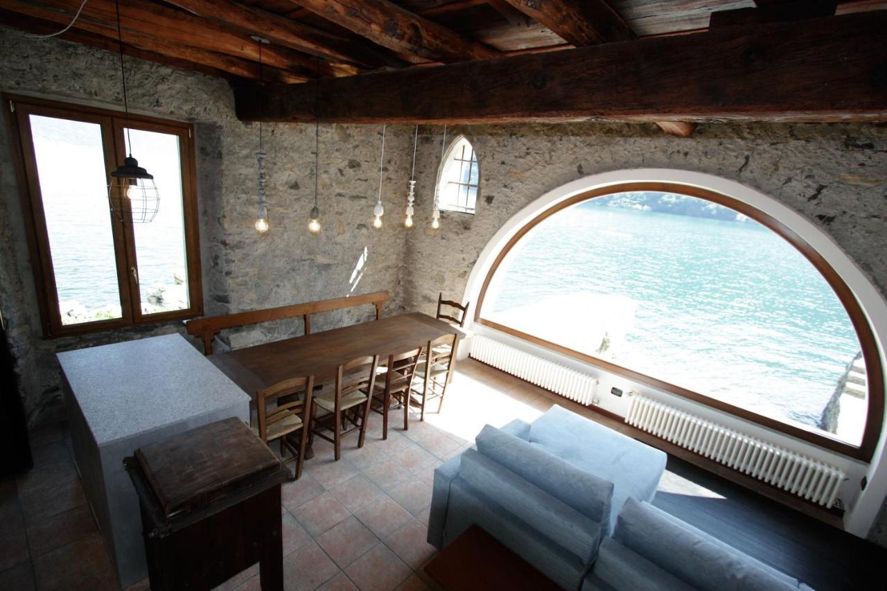 House On The Lake Shore Of Laglio Exteriör bild