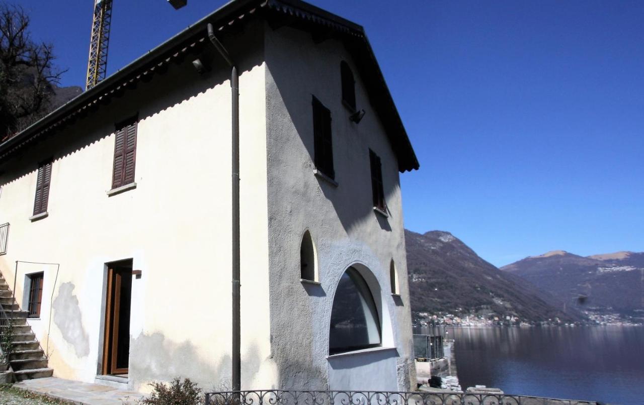 House On The Lake Shore Of Laglio Exteriör bild