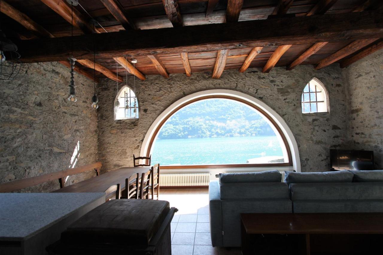 House On The Lake Shore Of Laglio Exteriör bild