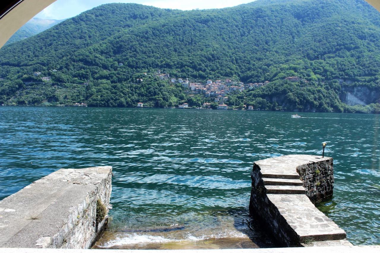 House On The Lake Shore Of Laglio Exteriör bild